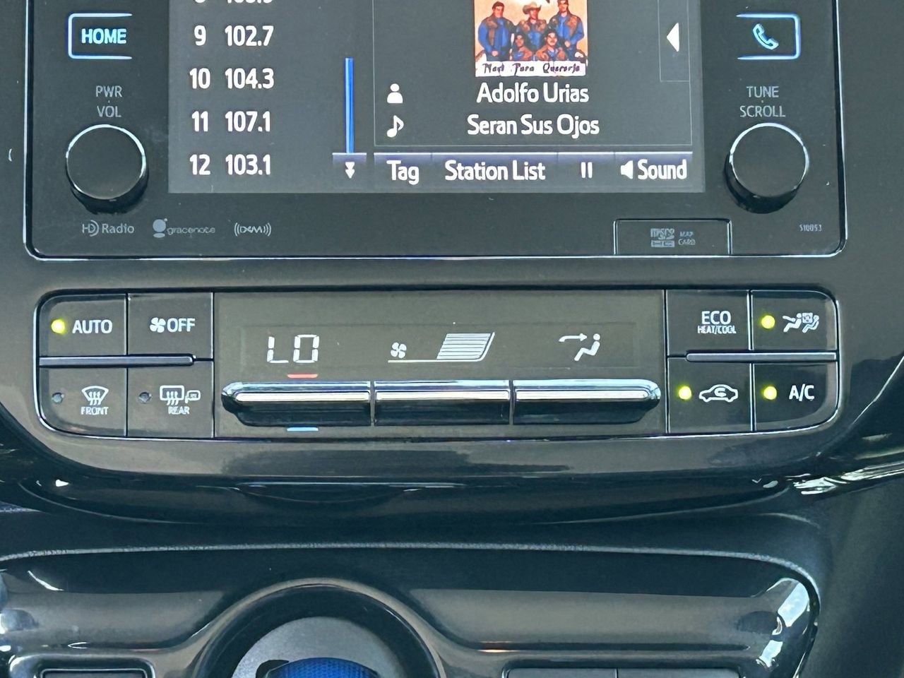 Used 2016 Toyota Prius Three Touring w/ Preferred Accessory Package FWD image 21