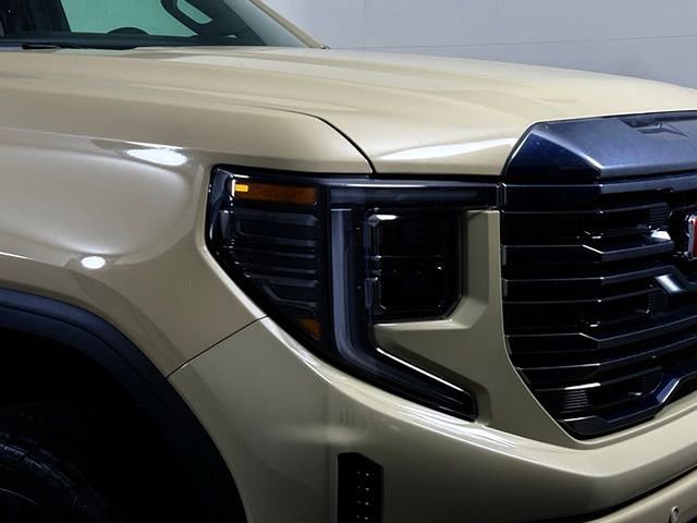Used 2023 GMC Sierra 1500 AT4 w/ AT4 Premium Package AWD/4WD image 16