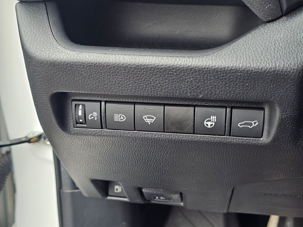 Used 2021 Toyota RAV4 XLE w/ Convenience Package AWD/4WD image 32