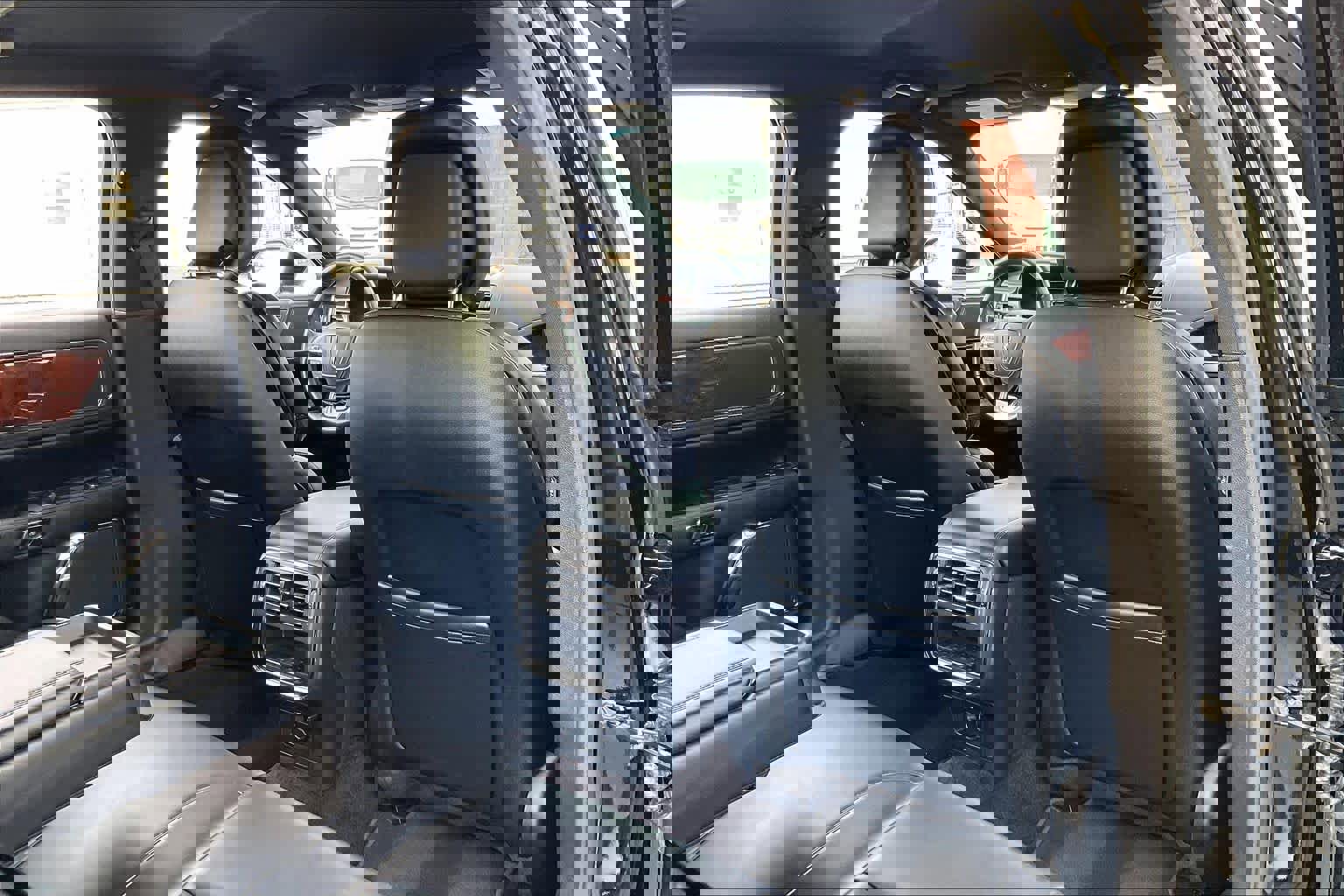 Used 2017 Lincoln Continental Premiere image 20