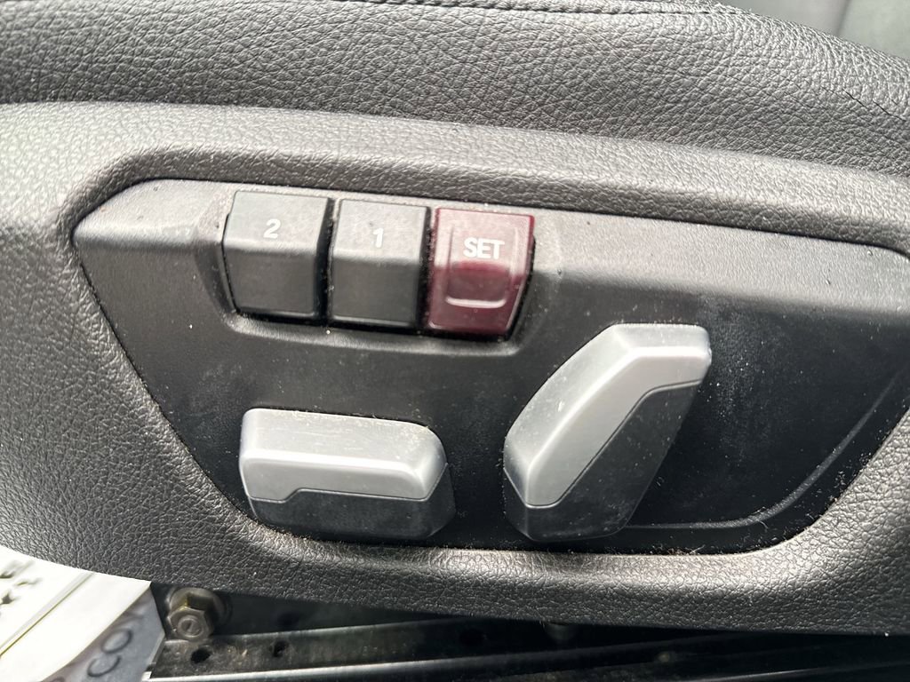 Used 2018 BMW 320i xDrive Sedan image 12