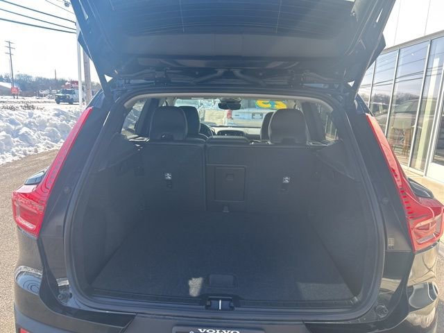 Certified 2025 Volvo XC40 B5 Core image 11