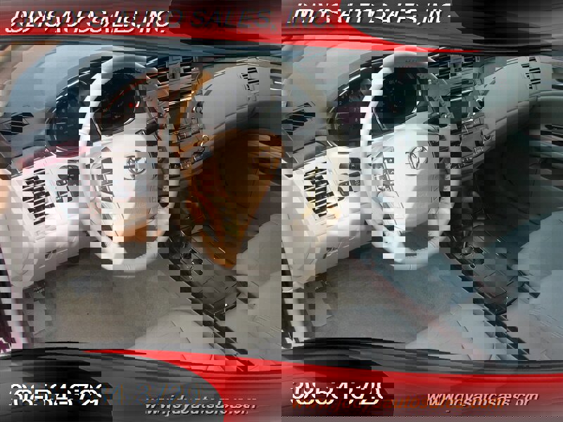 Used 2011 Toyota Avalon Limited image 2