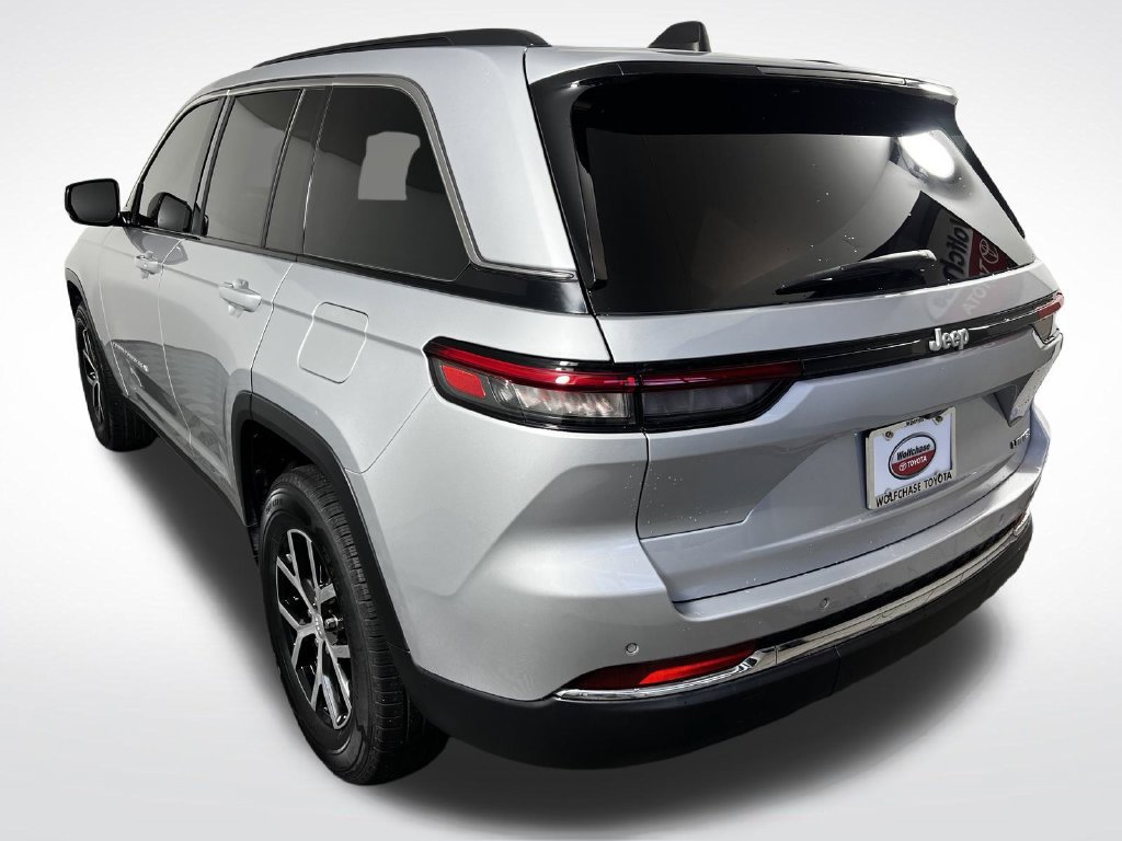 Used 2024 Jeep Grand Cherokee Limited RWD image 8