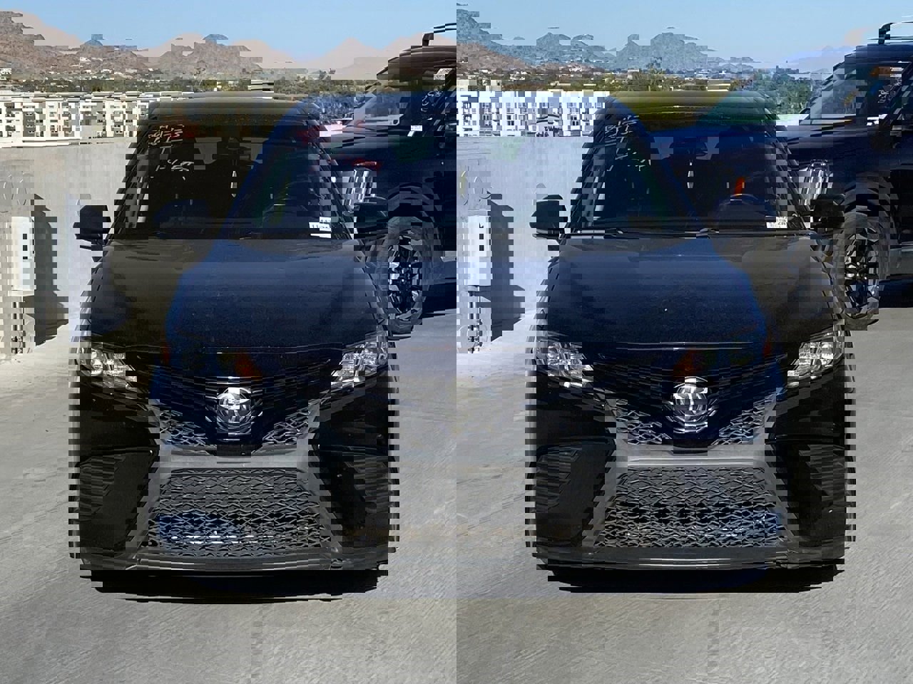 Used 2018 Toyota Camry SE image 2