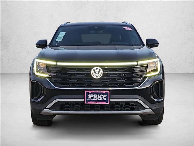 Used 2025 Volkswagen Atlas Cross Sport SE image 2
