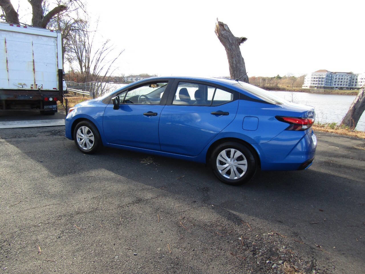 Used 2023 Nissan Versa S FWD image 5