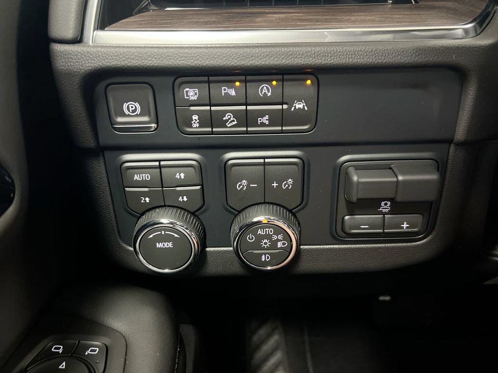 New 2026 Chevrolet Suburban Z71 w/ Comfort Package AWD/4WD image 19