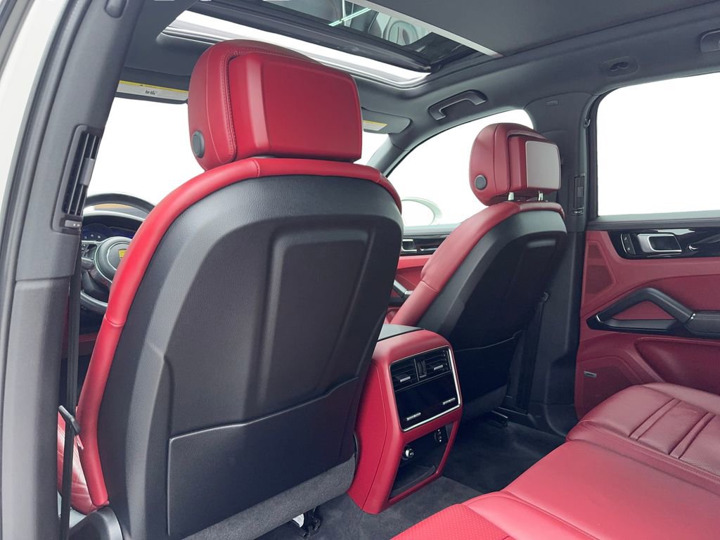 Used 2022 Porsche Cayenne image 14