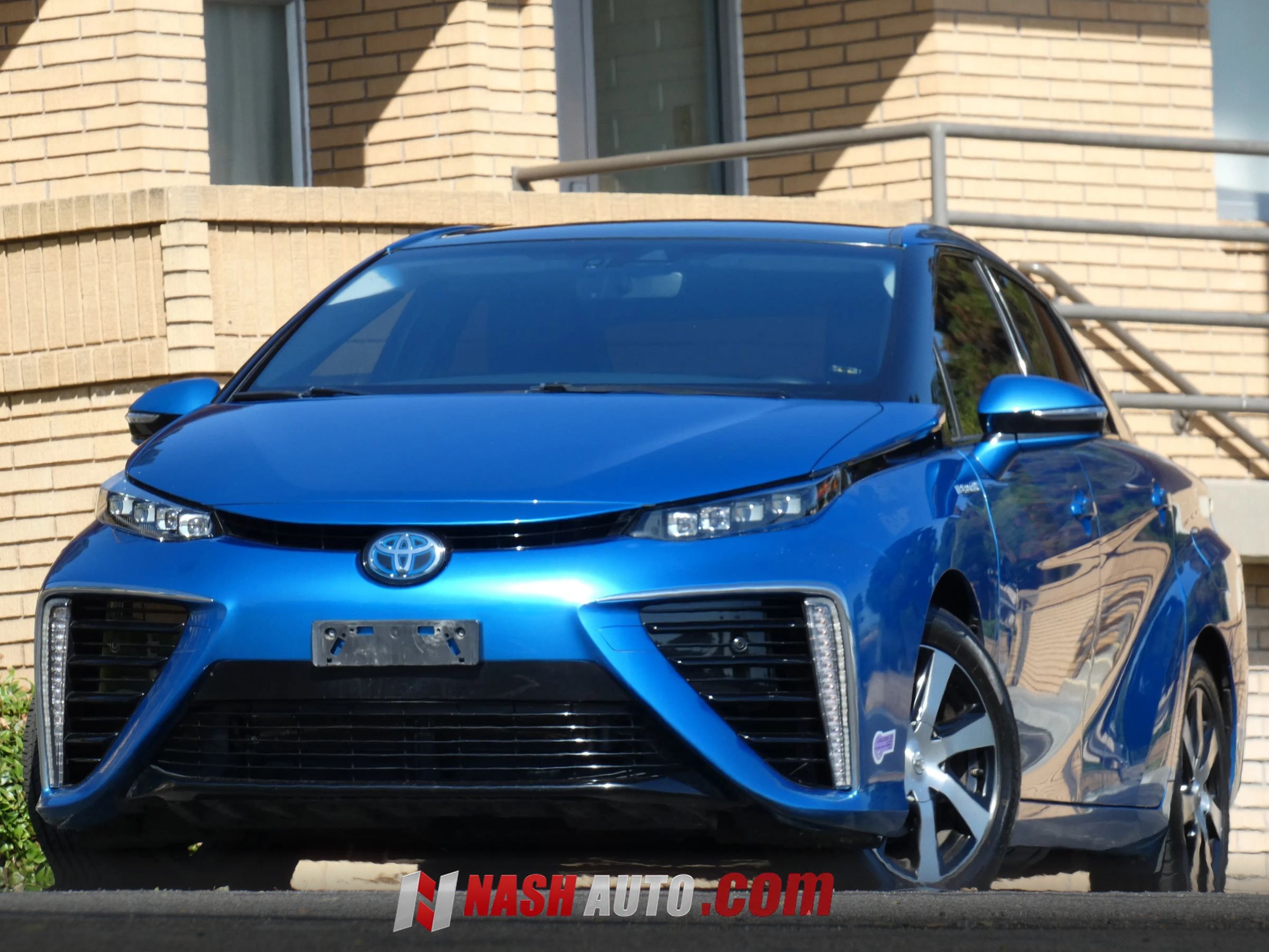 Used 2018 Toyota Mirai FWD image 2