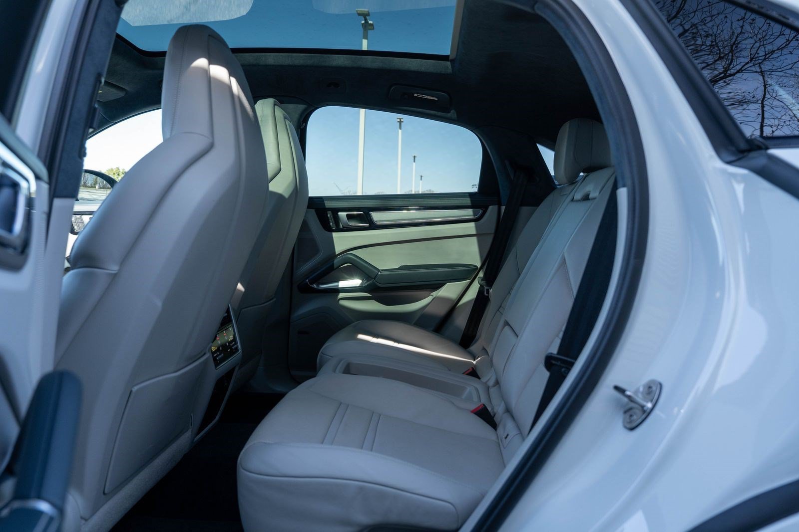 Certified 2023 Porsche Cayenne Turbo AWD/4WD image 35