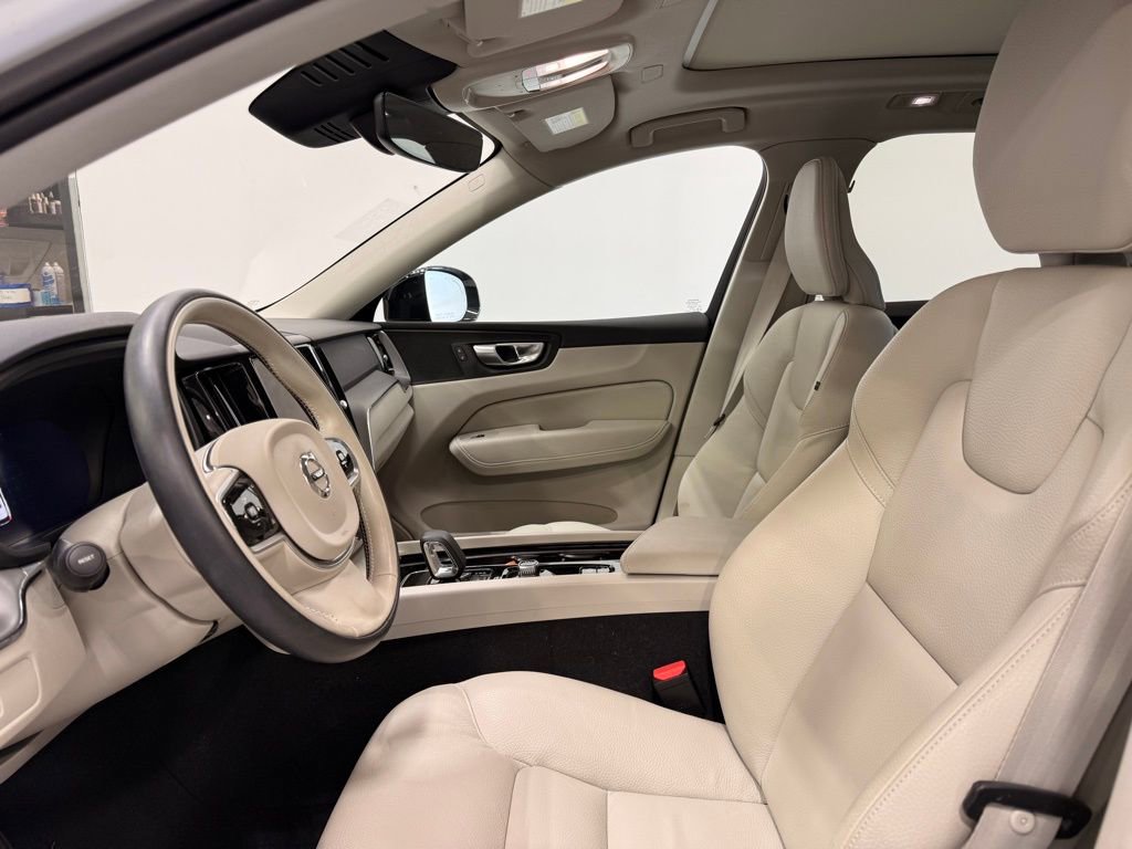 Used 2025 Volvo XC60 B5 Core w/ Climate Package image 10