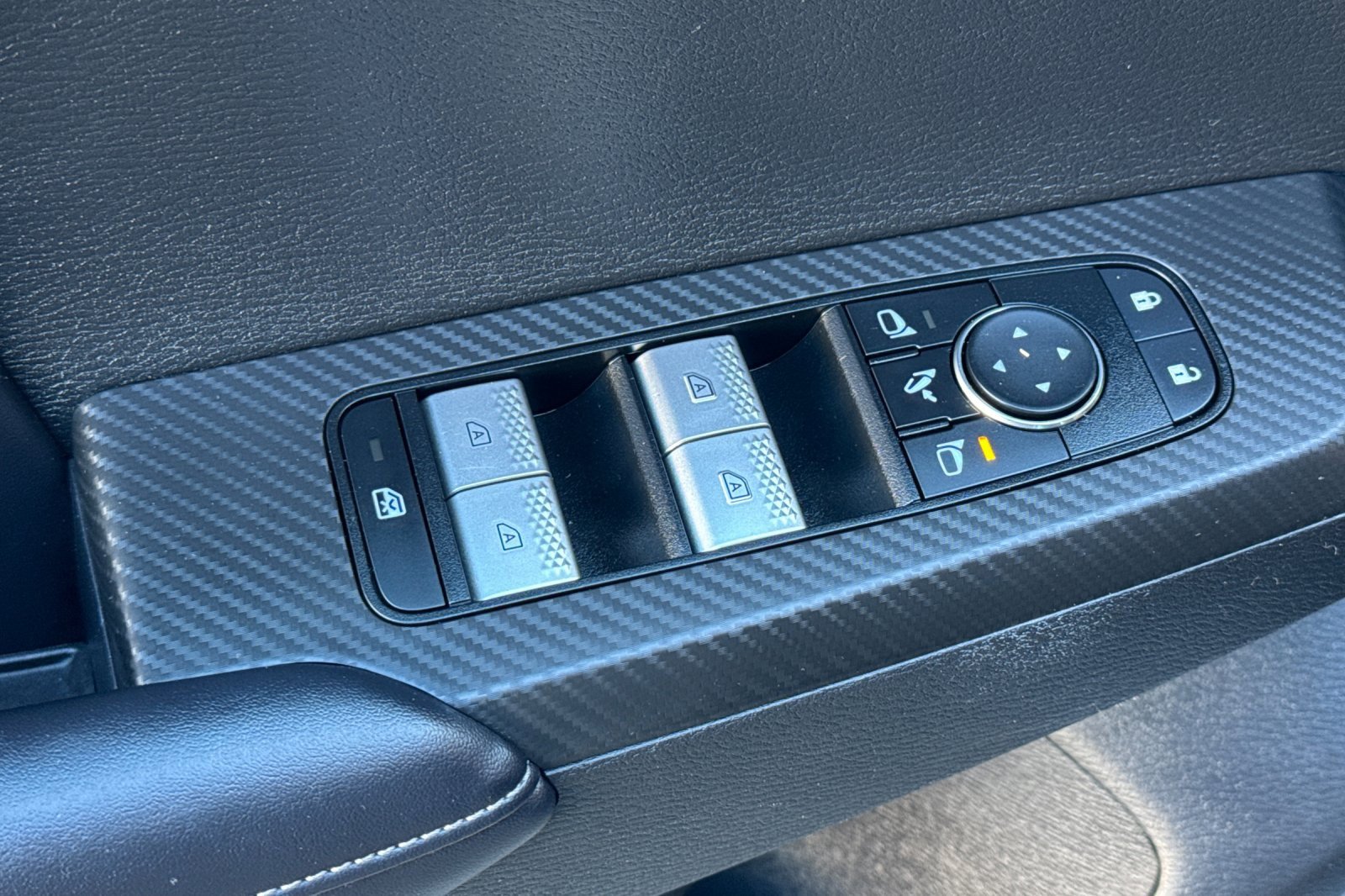 Used 2024 Mitsubishi Outlander SE image 17