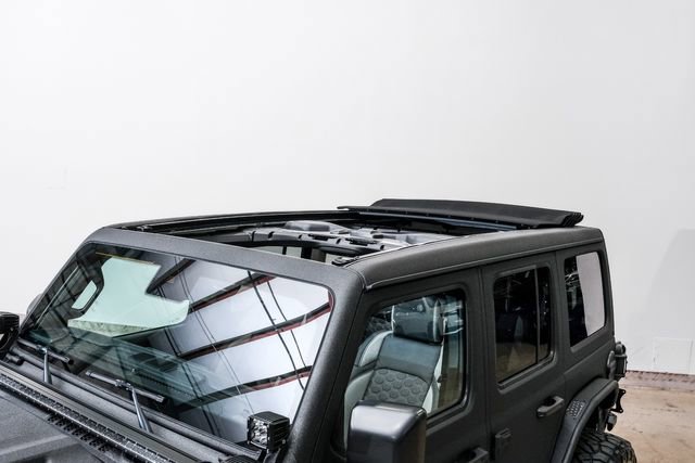Used 2025 Jeep Wrangler Unlimited Rubicon w/ Technology Group image 2