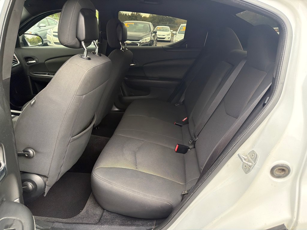 Used 2012 Dodge Avenger SE FWD image 11