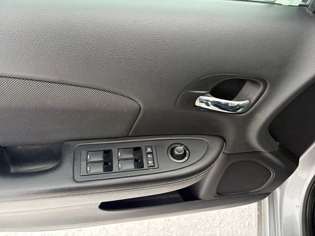 Used 2013 Dodge Avenger SXT image 17