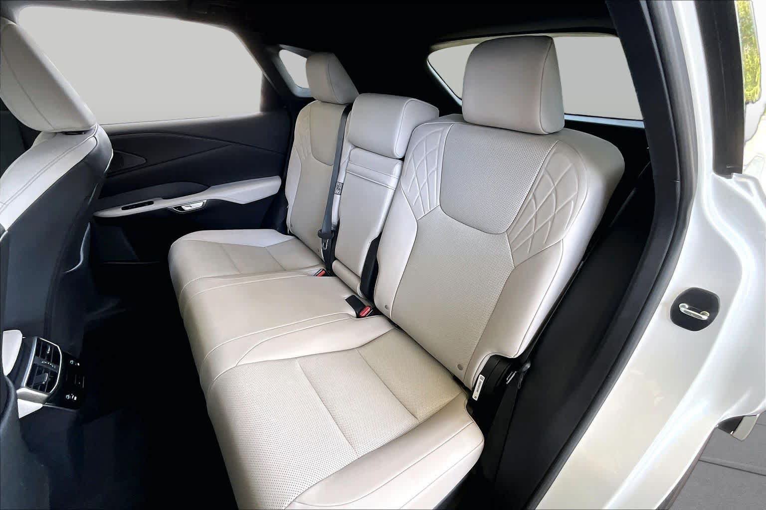 Used 2024 Lexus RX 350h w/ Accessory Package (Z1) AWD/4WD image 18
