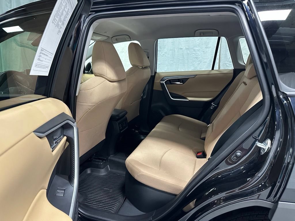 Used 2025 Toyota RAV4 XLE AWD/4WD image 44