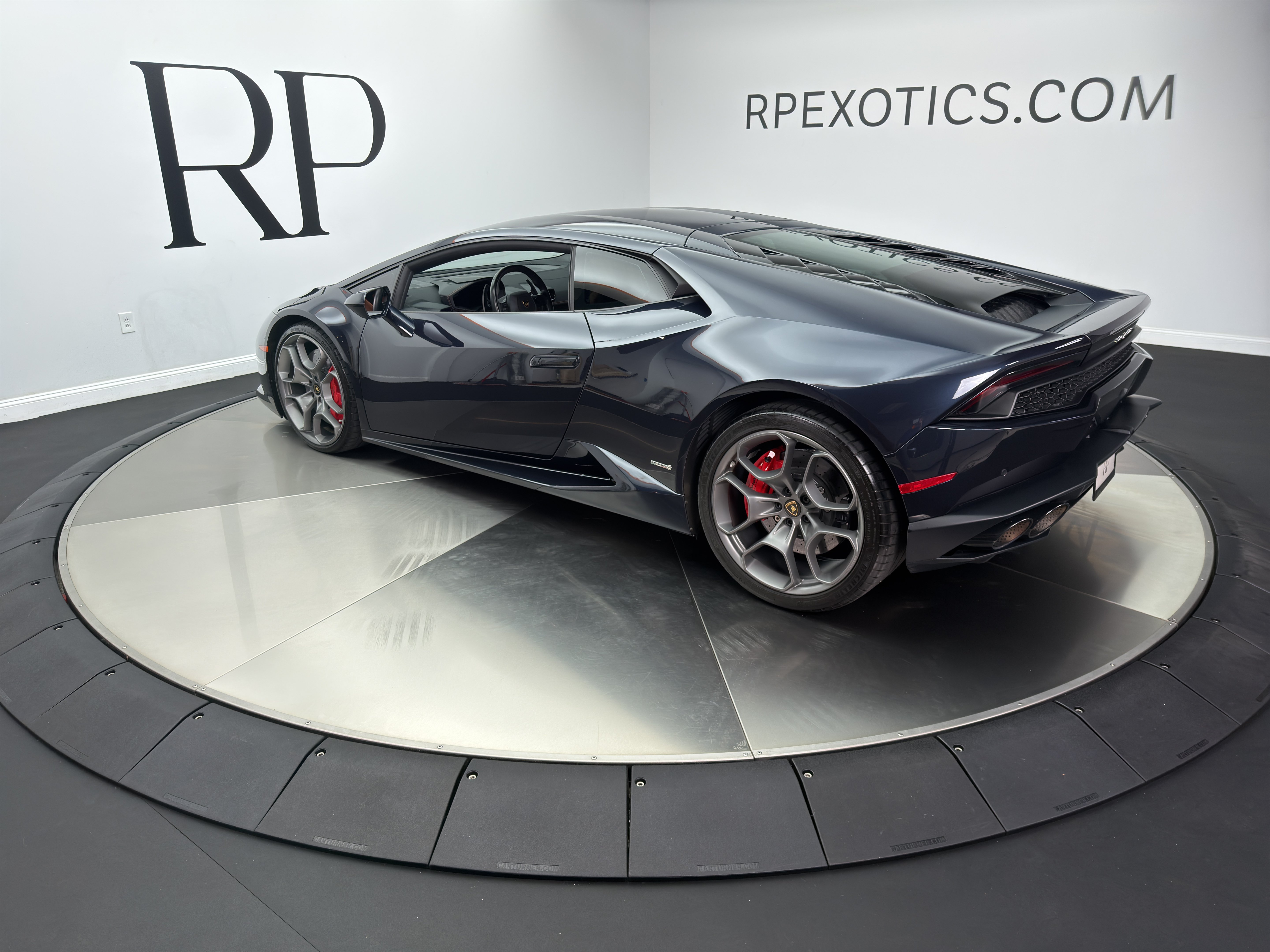 Used 2015 Lamborghini Huracan LP 610-4 AWD/4WD image 4