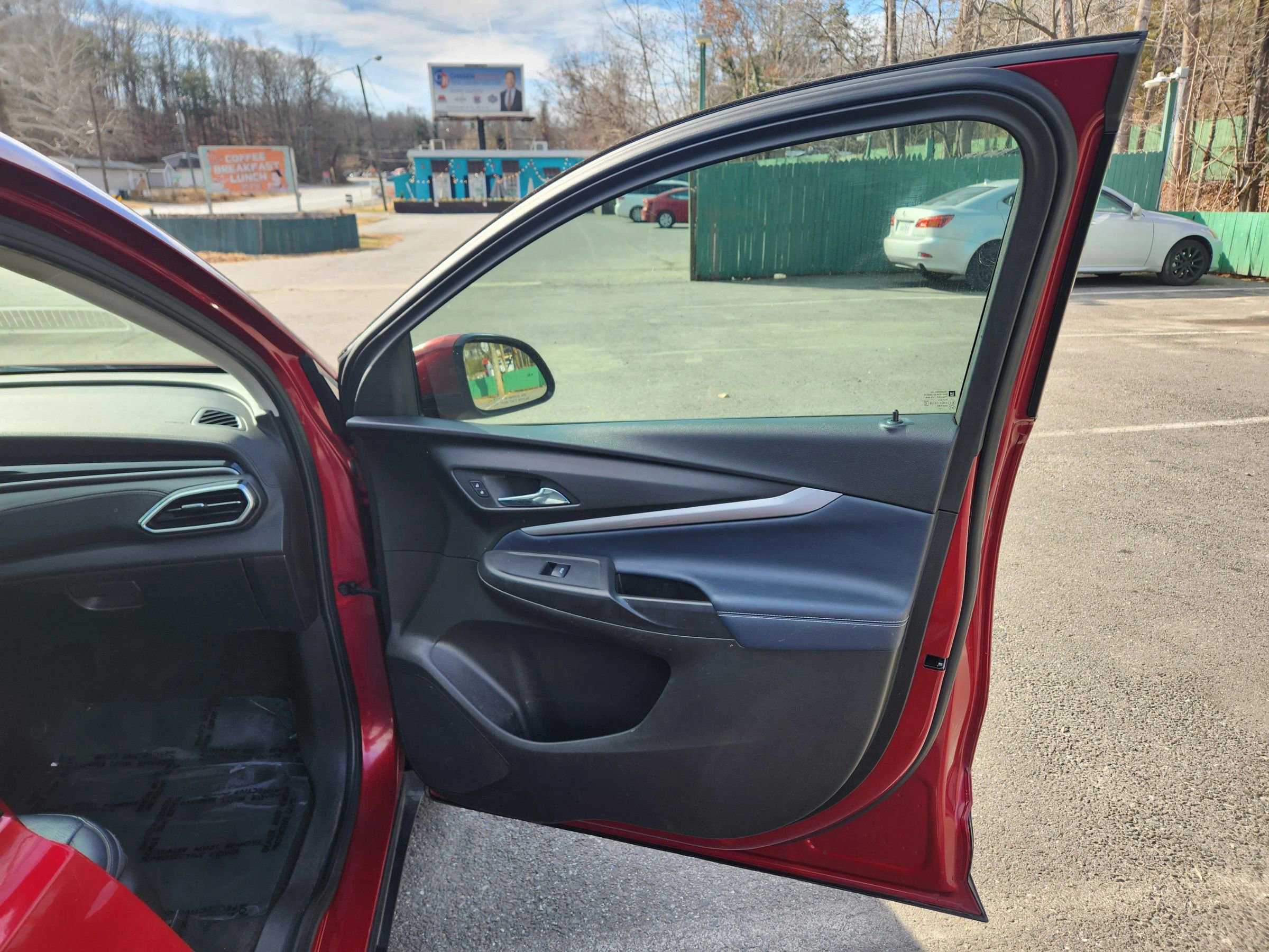 Used 2022 Chevrolet Bolt EUV LT w/ Convenience Package image 16