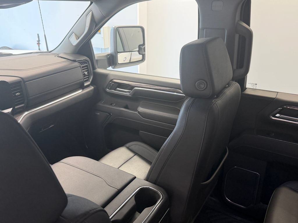 Used 2024 Chevrolet Silverado 3500 LTZ w/ LTZ Plus Package AWD/4WD image 20