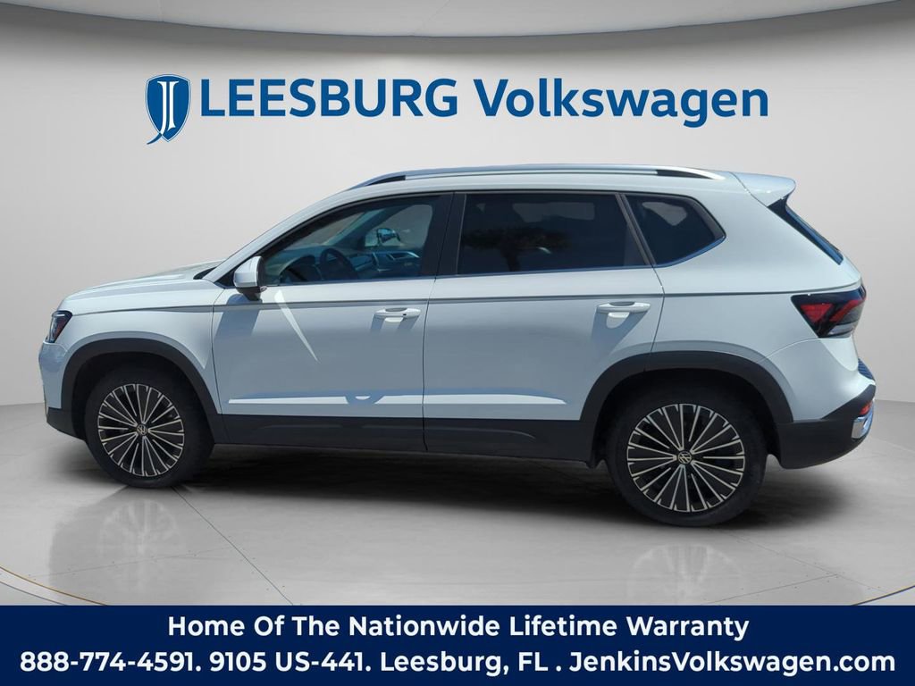 Used 2025 Volkswagen Taos SE w/ Panoramic Sunroof Package FWD image 10