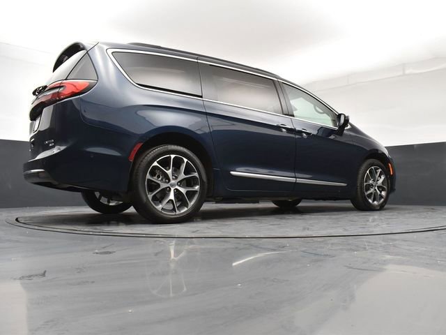 Used 2022 Chrysler Pacifica Limited image 24