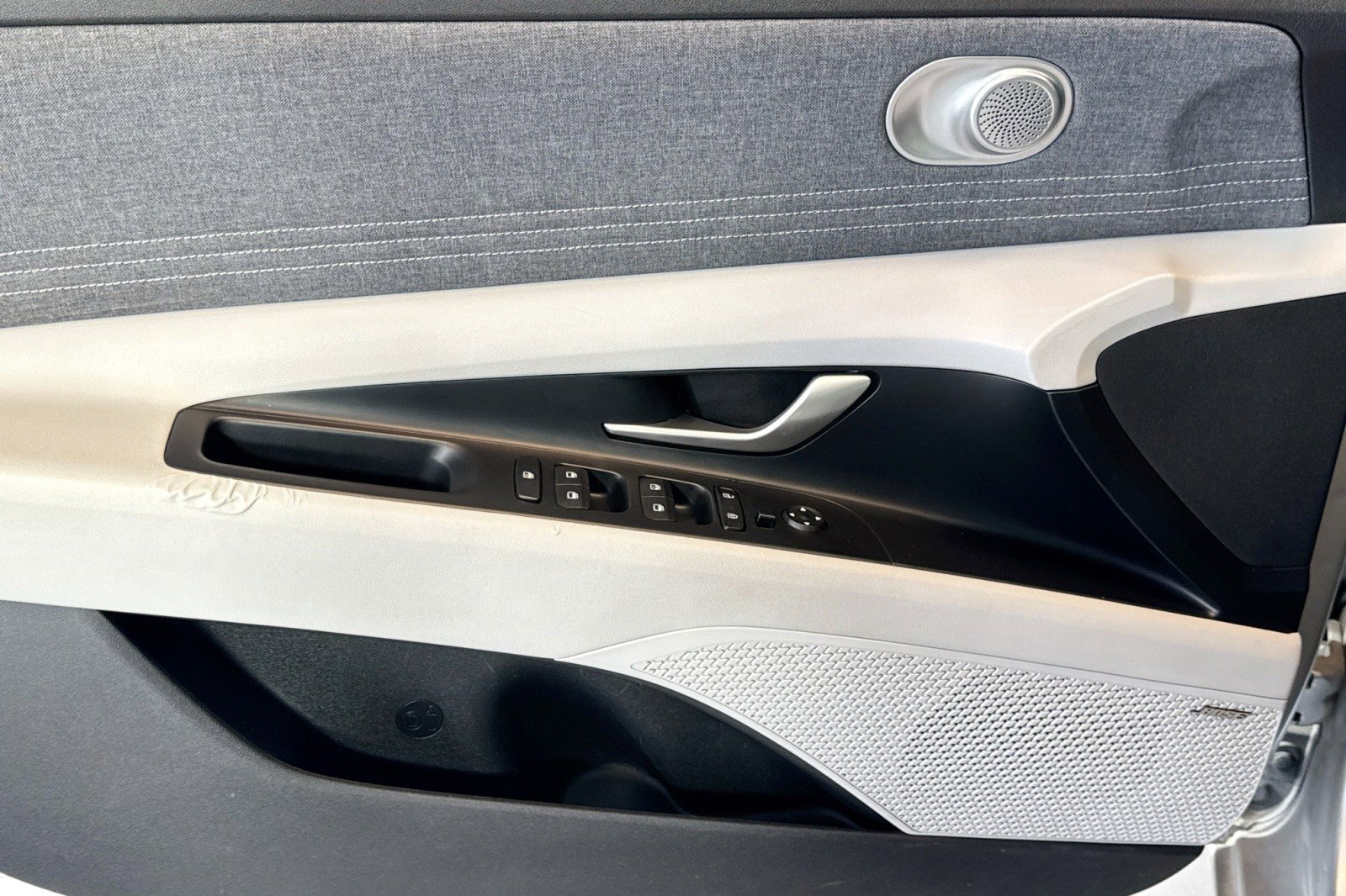 Used 2021 Hyundai Elantra Limited image 17