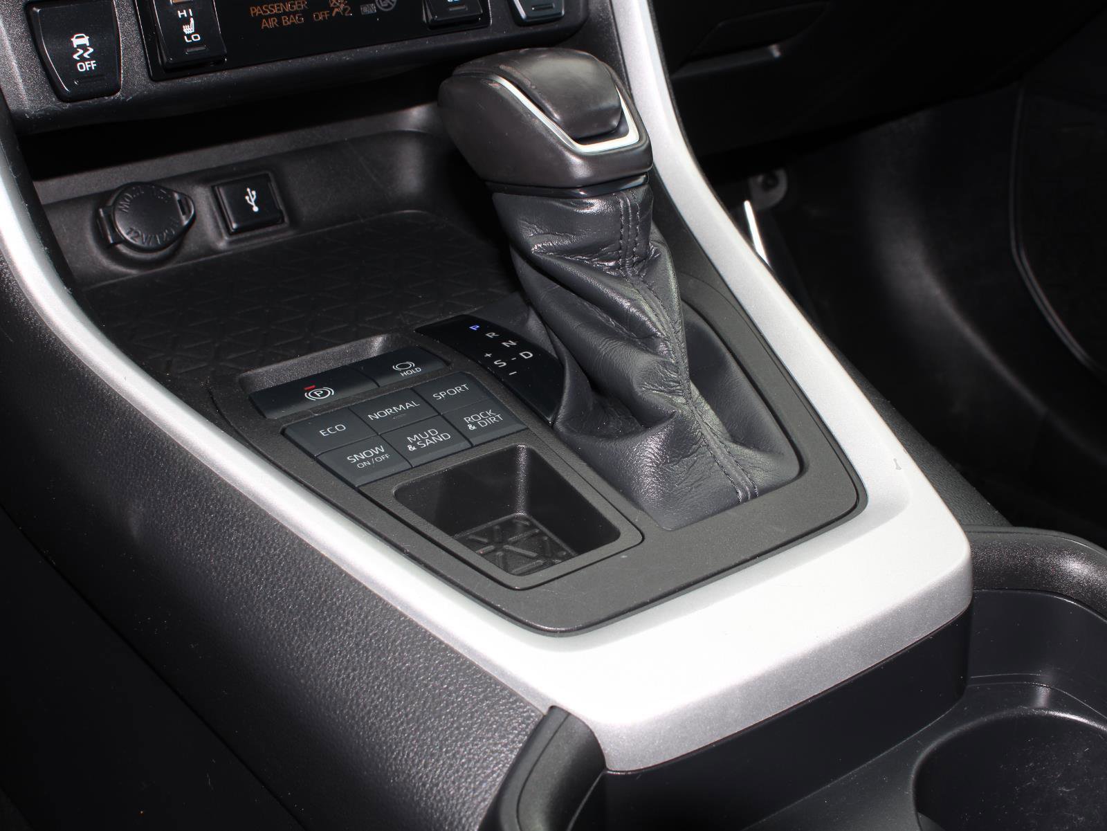 Used 2020 Toyota RAV4 XLE Premium AWD/4WD image 15