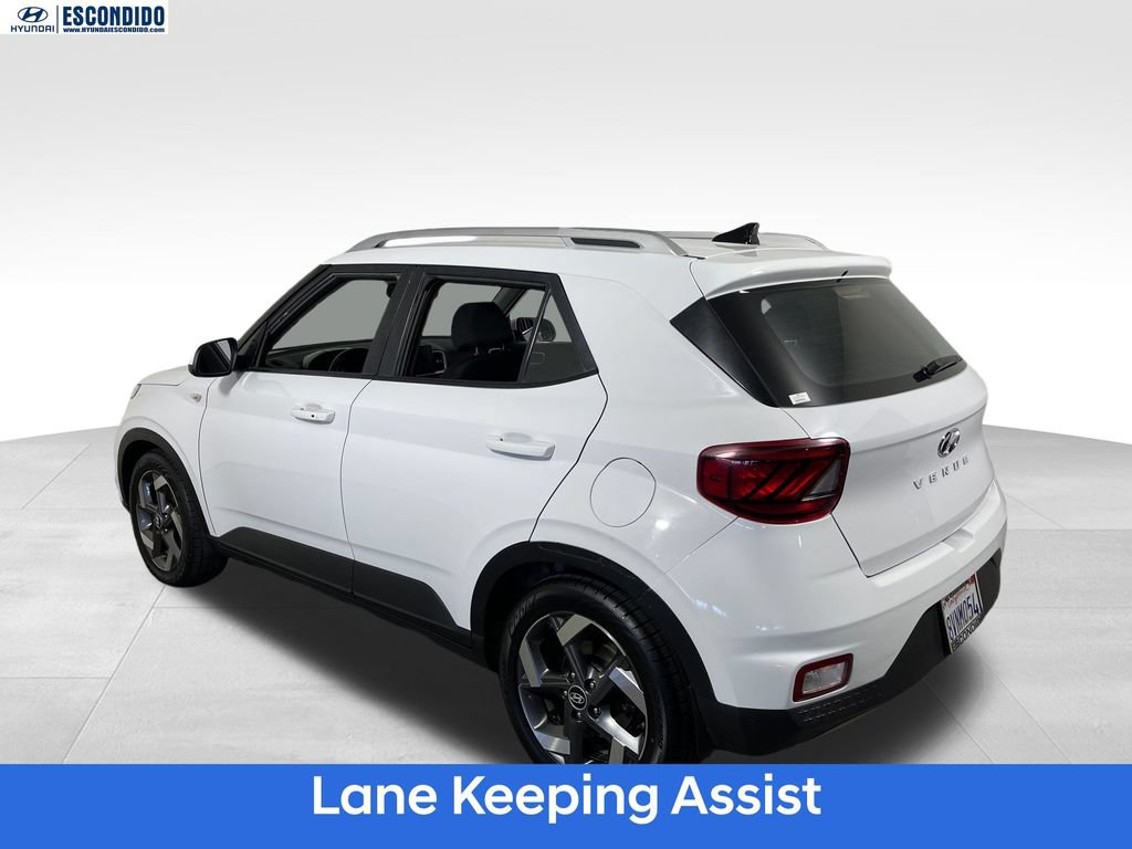Used 2021 Hyundai Venue SEL w/ Premium Package FWD image 3
