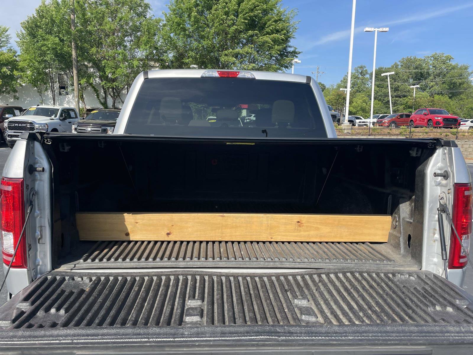 Used 2015 Ford F150 XLT image 10