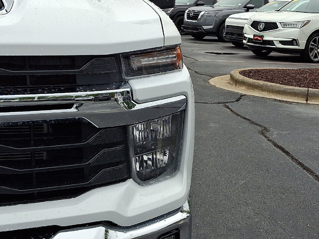 Used 2025 Chevrolet Silverado 2500 LT w/ Convenience Package AWD/4WD image 9