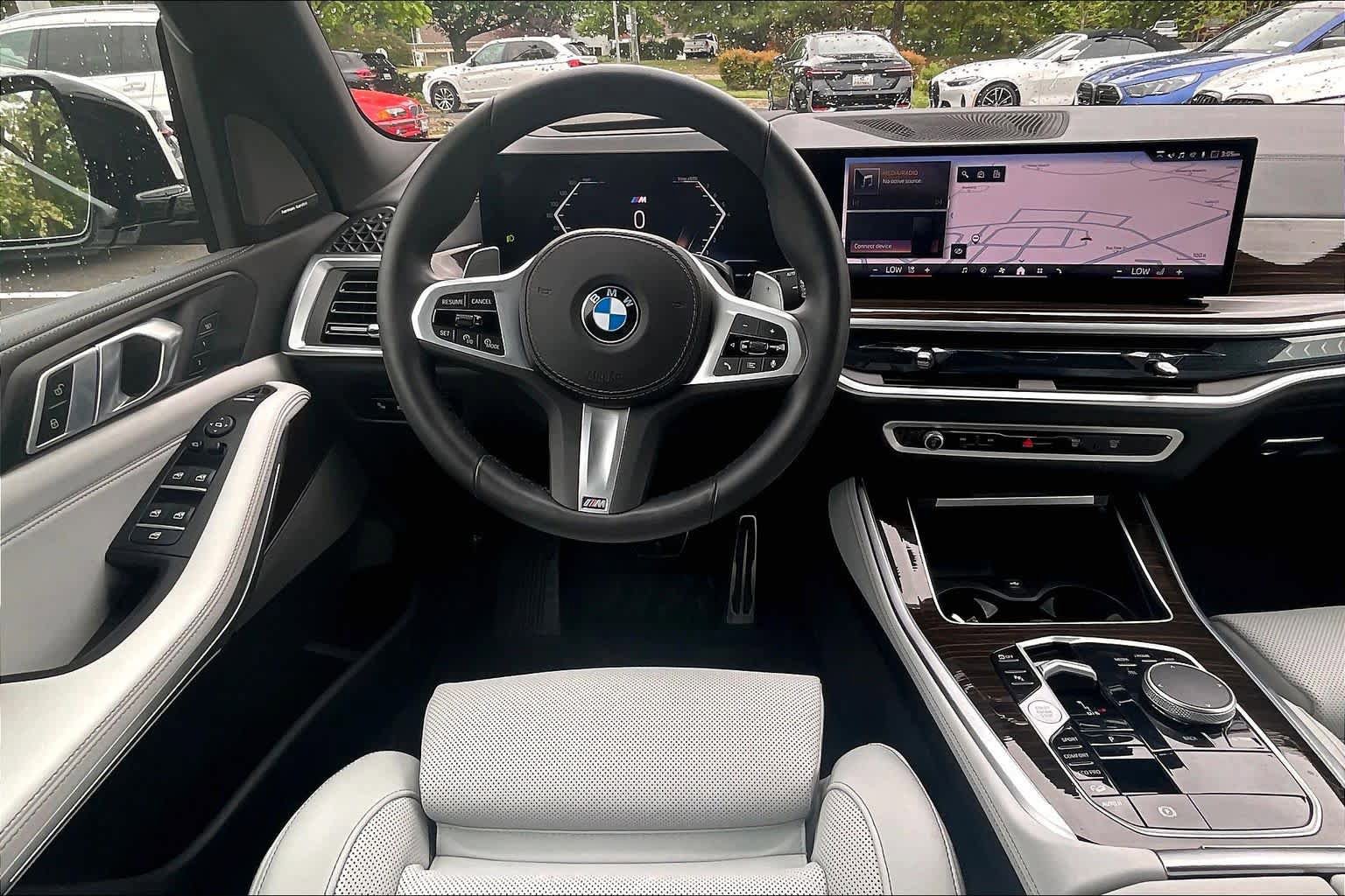 Certified 2025 BMW X5 xDrive40i w/ M Sport Package AWD/4WD image 5