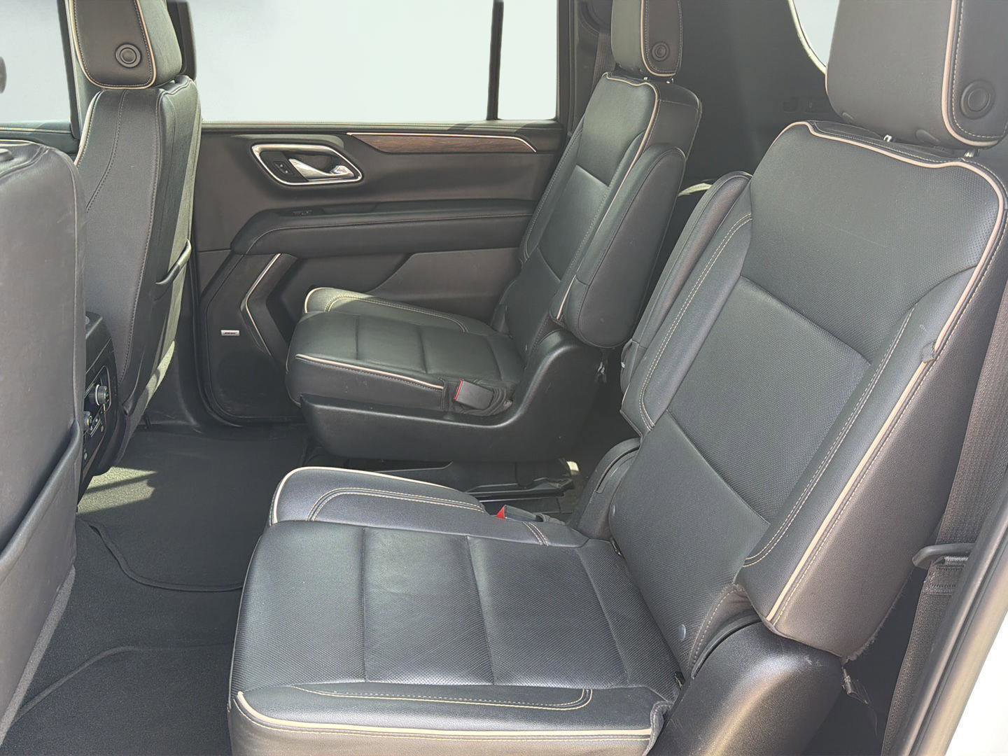 Used 2023 Chevrolet Suburban Premier image 14