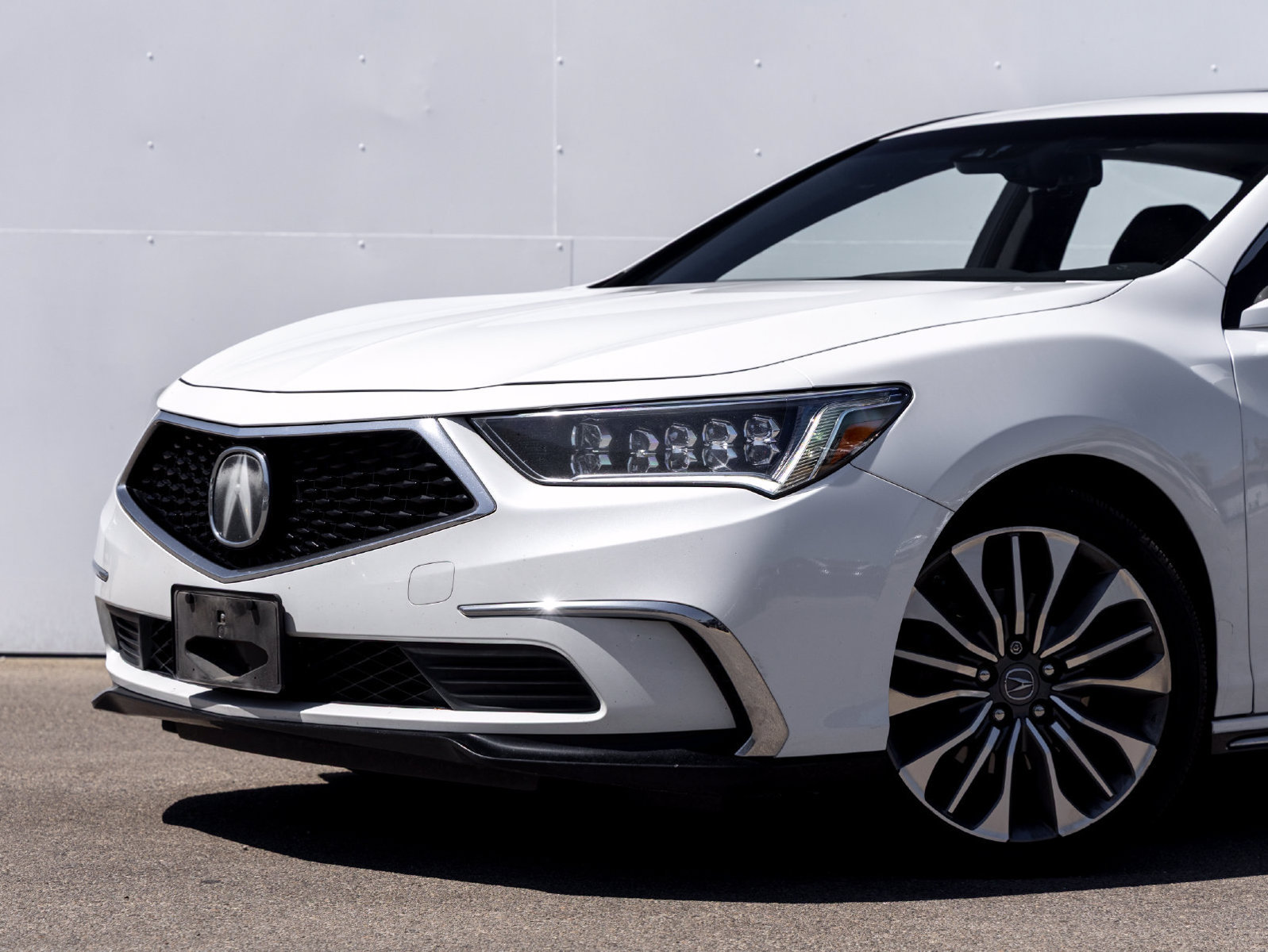 Used 2018 Acura RLX w/ Technology Package FWD image 2