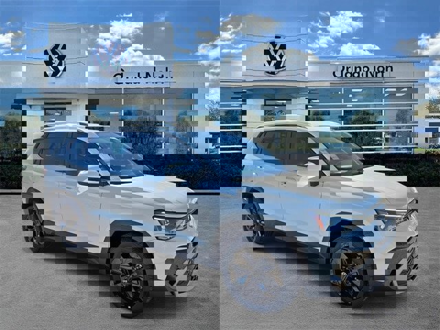 New 2025 Volkswagen Taos SE image 1