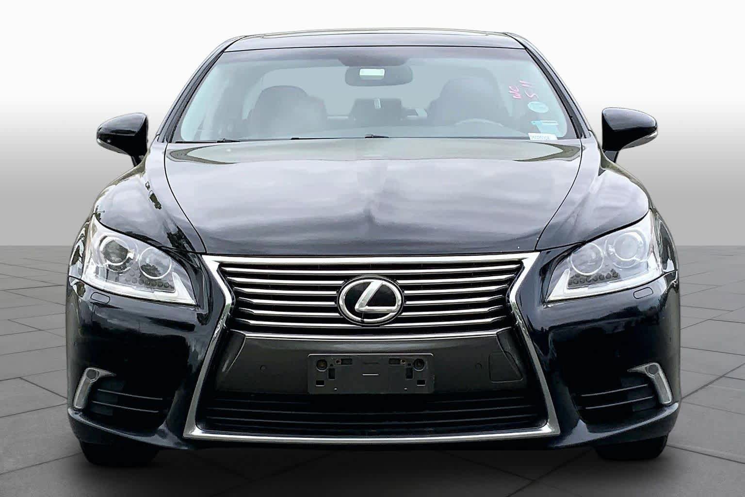 Used 2016 Lexus LS 460 AWD w/ Comfort Package image 4