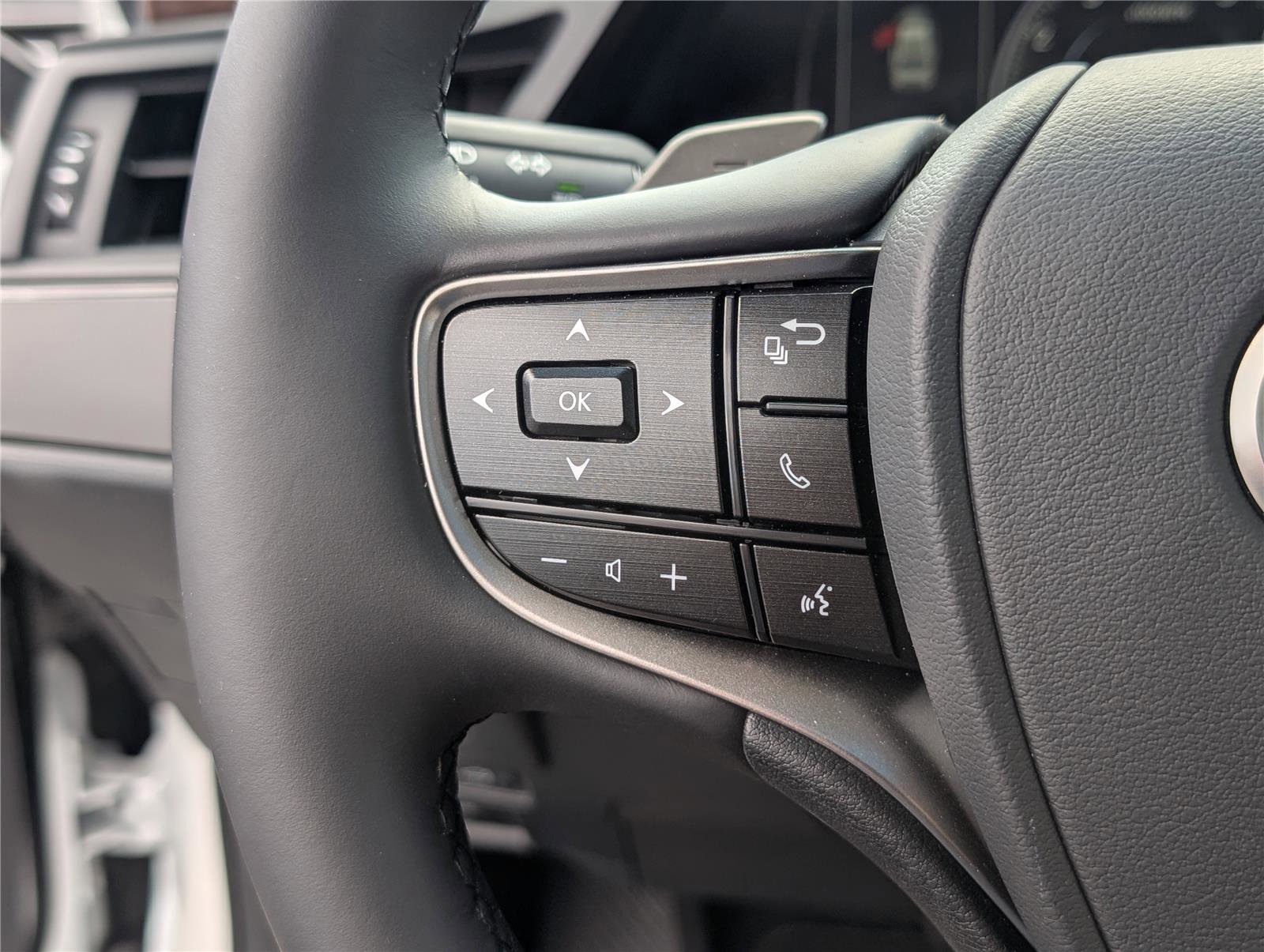 Used 2025 Lexus ES 350 w/ Premium Package image 23