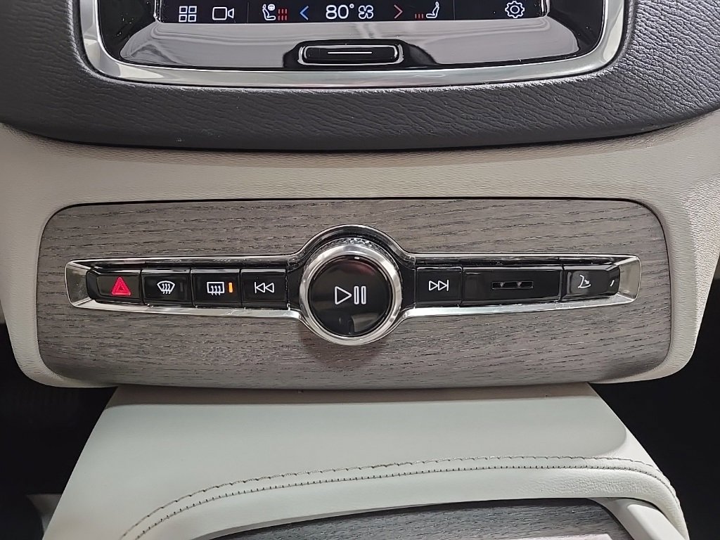 Used 2024 Volvo XC90 B6 Plus w/ Protection Package Premier image 17