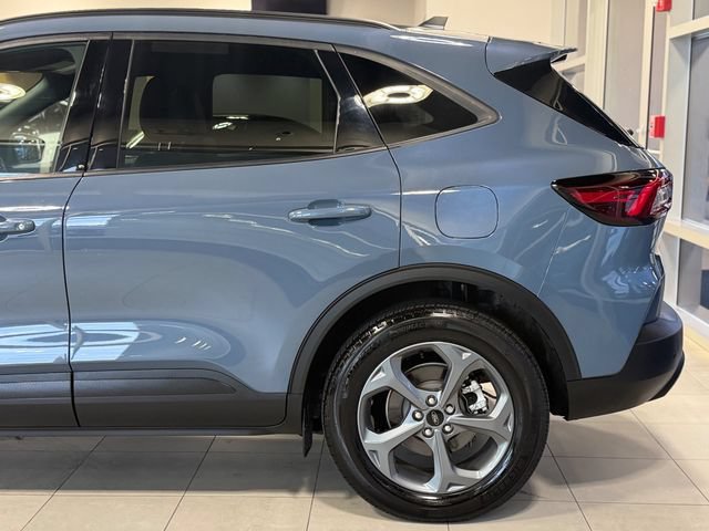 Used 2025 Ford Escape ST-Line w/ Tech Pack #1 AWD/4WD image 9