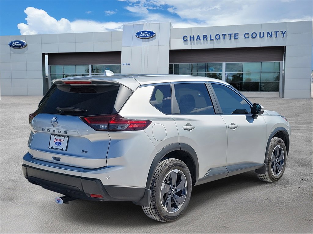 Used 2024 Nissan Rogue SV image 4