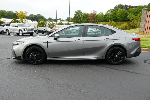 Used 2025 Toyota Camry SE FWD image 4