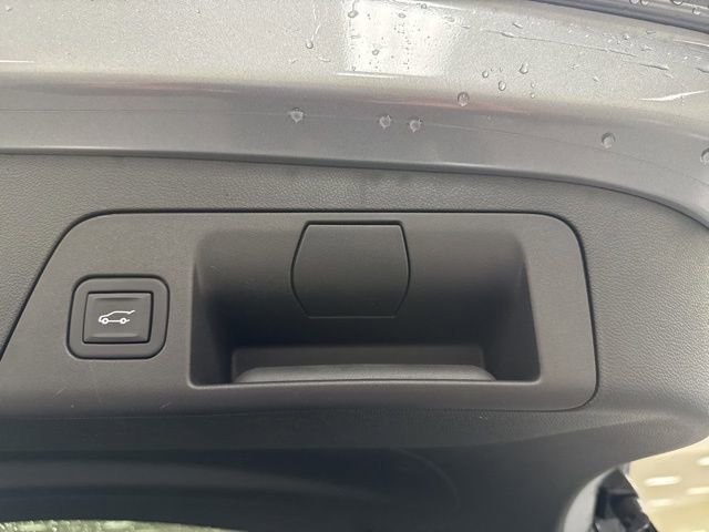 Used 2023 Buick Envision Avenir image 17