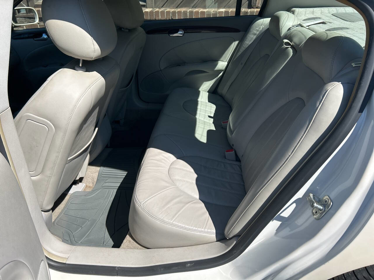 Used 2011 Buick Lucerne CXL image 15