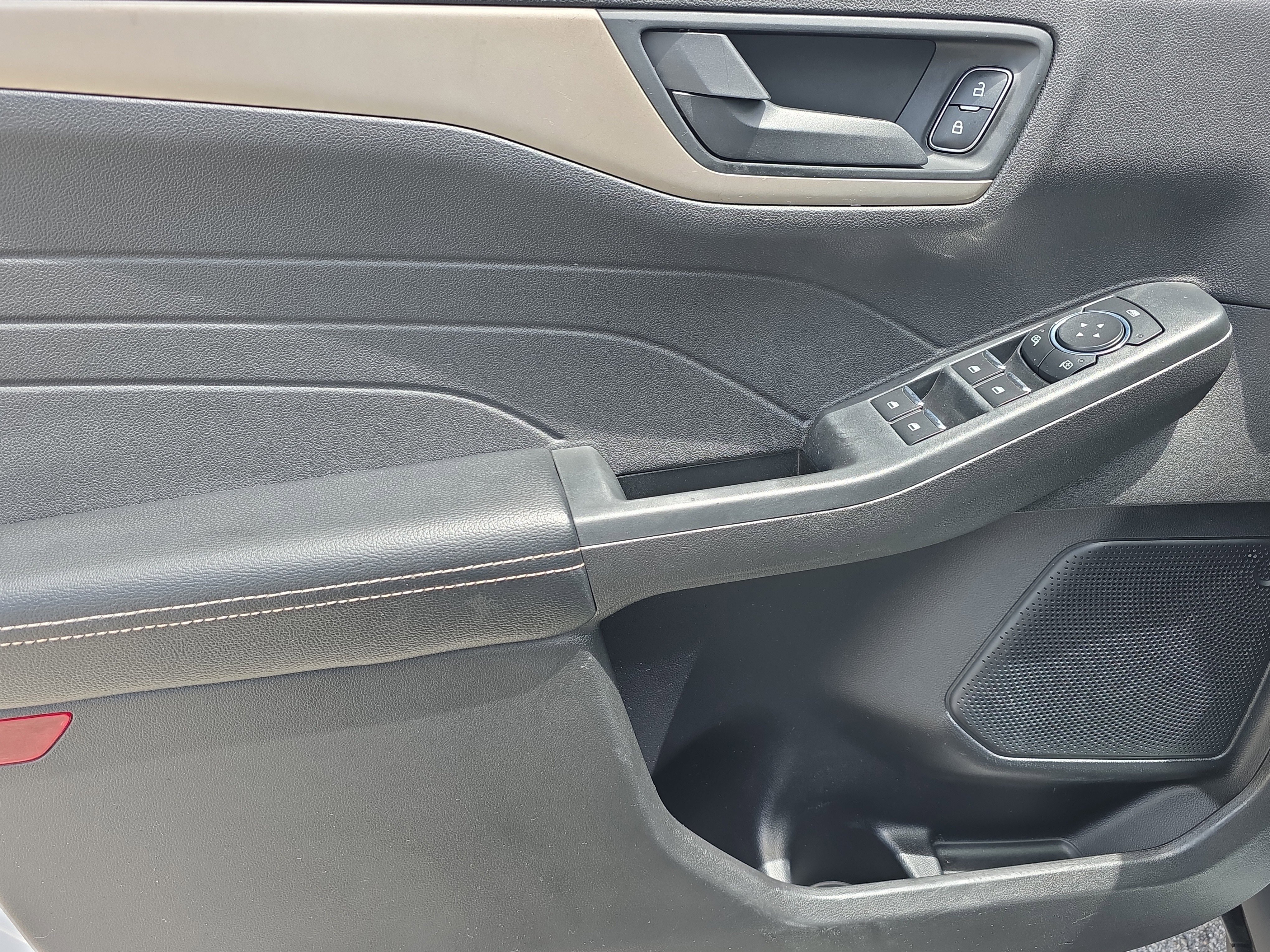 Used 2022 Ford Escape SE image 20