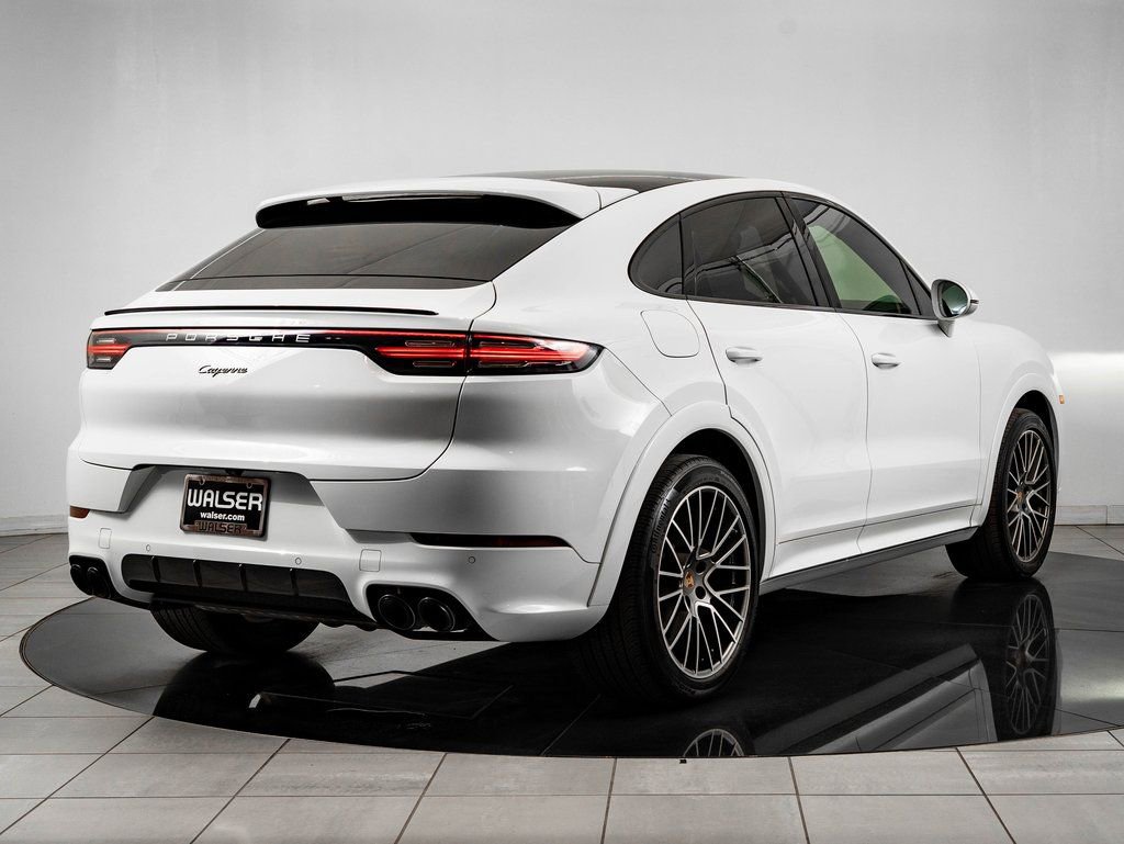 Certified 2023 Porsche Cayenne Platinum Edition image 8