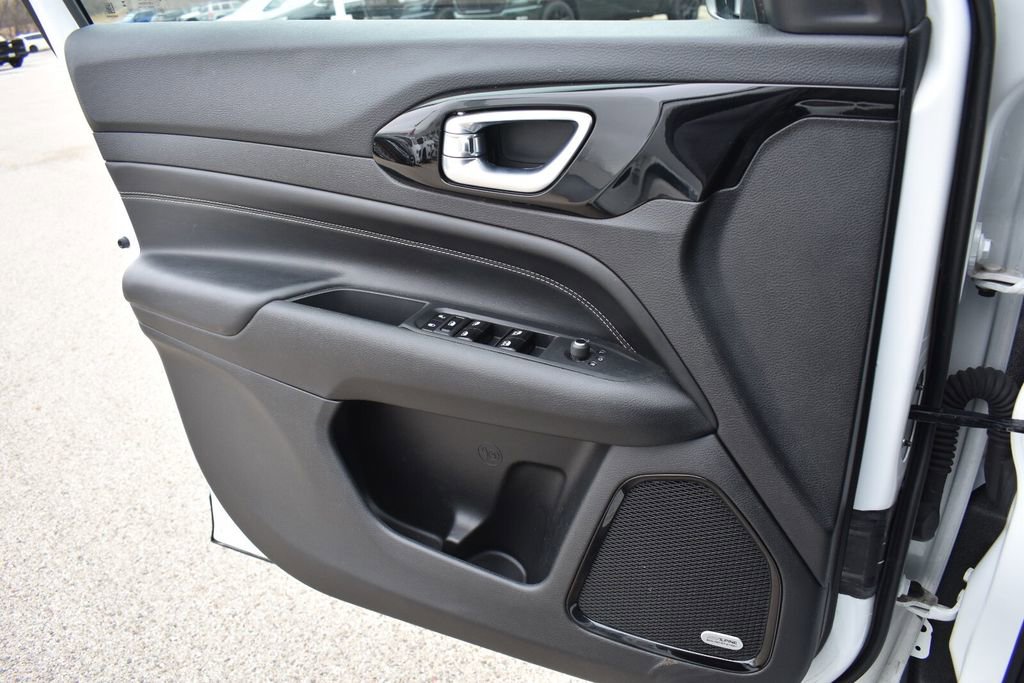 Used 2023 Jeep Compass Altitude w/ Sun and Sound Group image 38