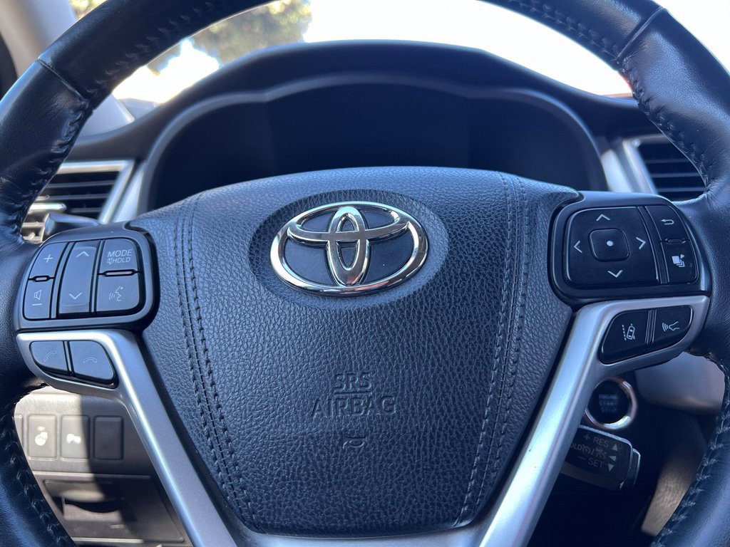 Certified 2018 Toyota Highlander Limited Platinum AWD/4WD image 38