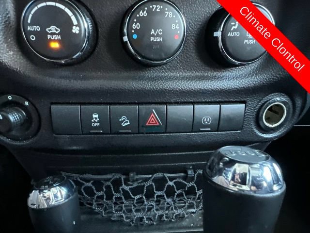 Used 2015 Jeep Wrangler Unlimited Rubicon AWD/4WD image 32