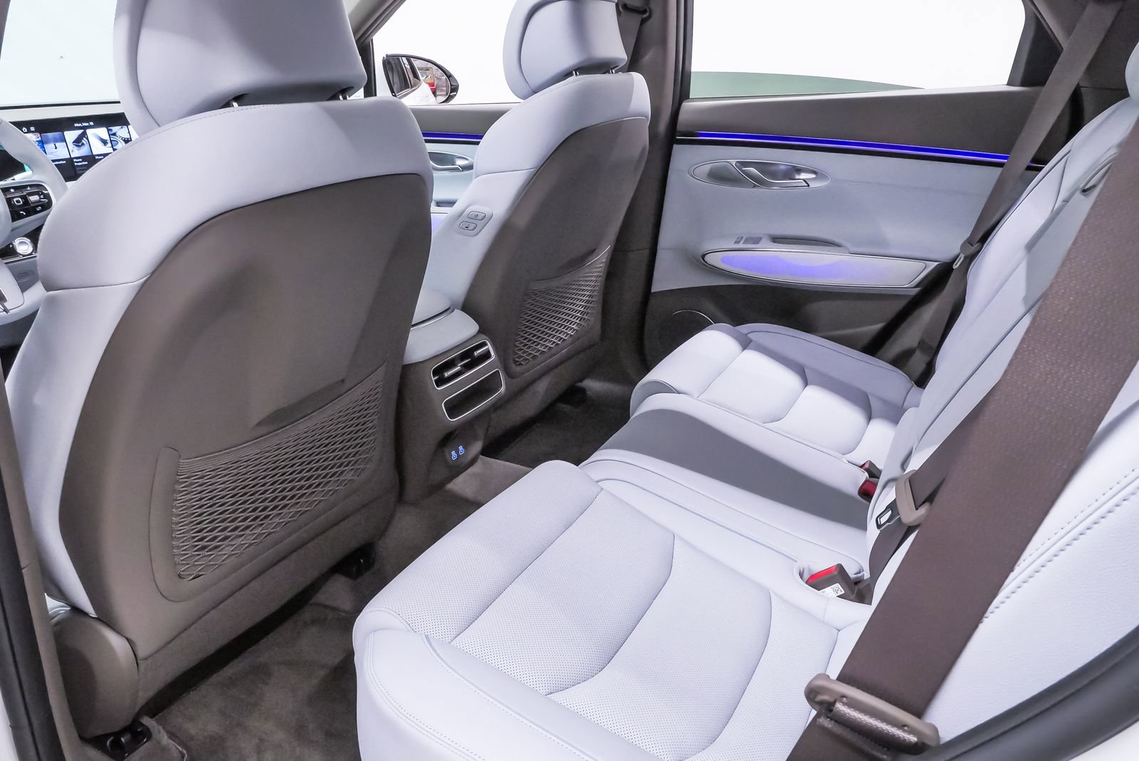 Certified 2026 Genesis GV70 2.5T Advanced image 11